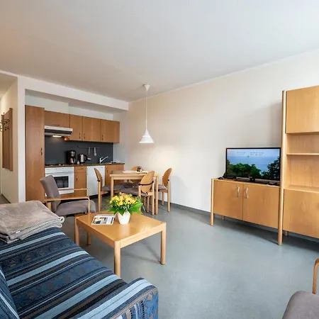 Ruegener Ferienhaeuser Am Hochufer غورين