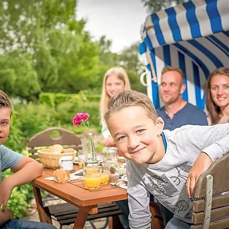 Ruegener Ferienhaeuser Am Hochufer Aparthotel