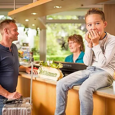 Ruegener Ferienhaeuser Am Hochufer Aparthotel