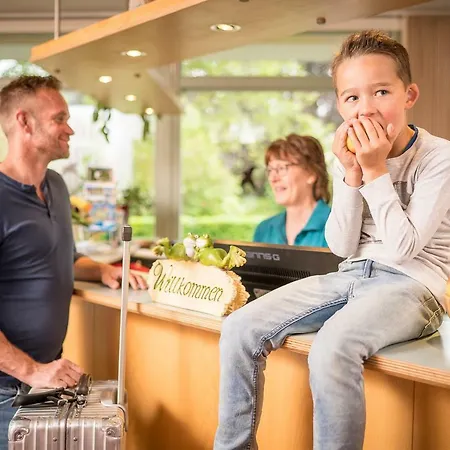 Ruegener Ferienhaeuser Am Hochufer شقة فندقية 3*